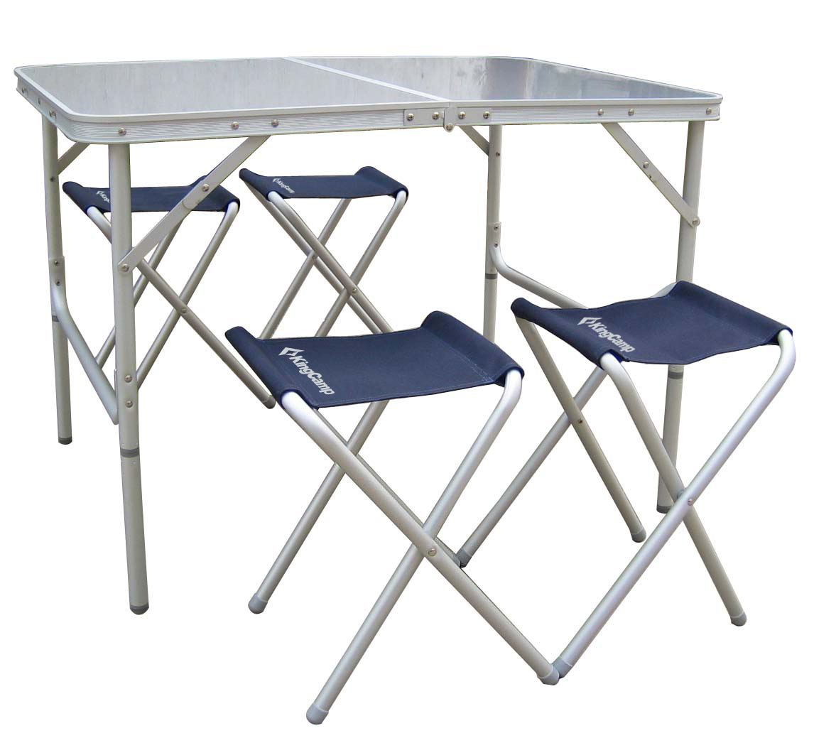 Складной стол и два стула